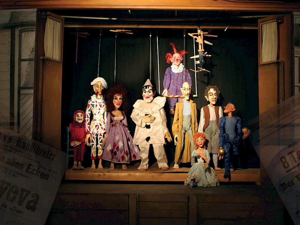 Heute: Genoveva! oder: von der Lust am Marionettentheater