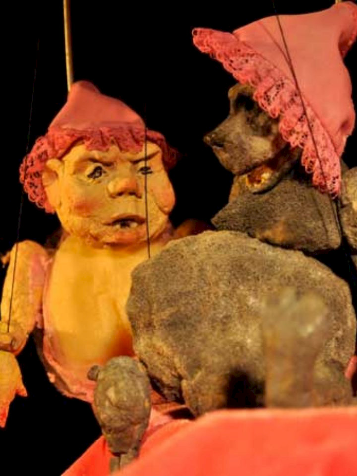 Rotkäppchens süße Oma | Verband Deutscher Puppentheater e.V.