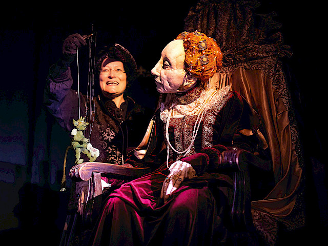 Szenenfoto: CHERRY-PICKING SHAKESPEARE – Perlen für die Königin