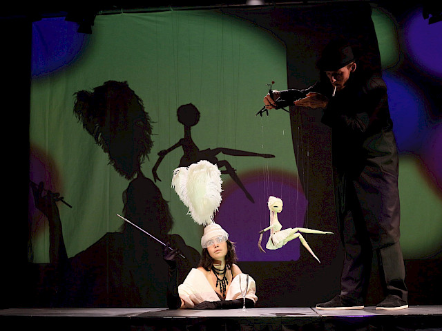 Szenenfoto: strings up! - Zwei Stücke für vergessene Figuren