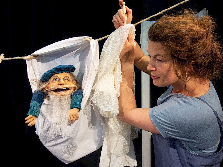 PMO-Theaterkritik: Zwei brave Schwestern gibt es nur im Märchen