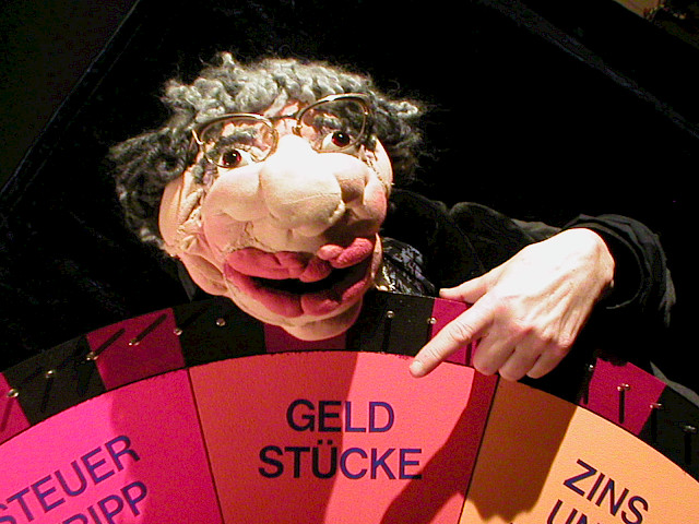 Szenenfoto: Money Money oder Geld-Stücke