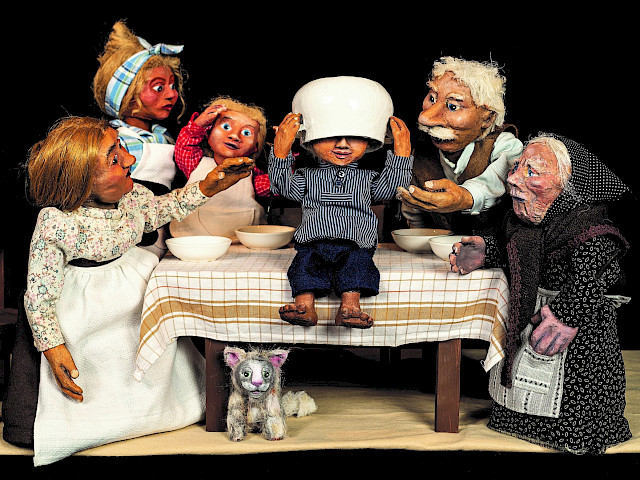 Szenenfoto: Michel in der Suppenschüssel