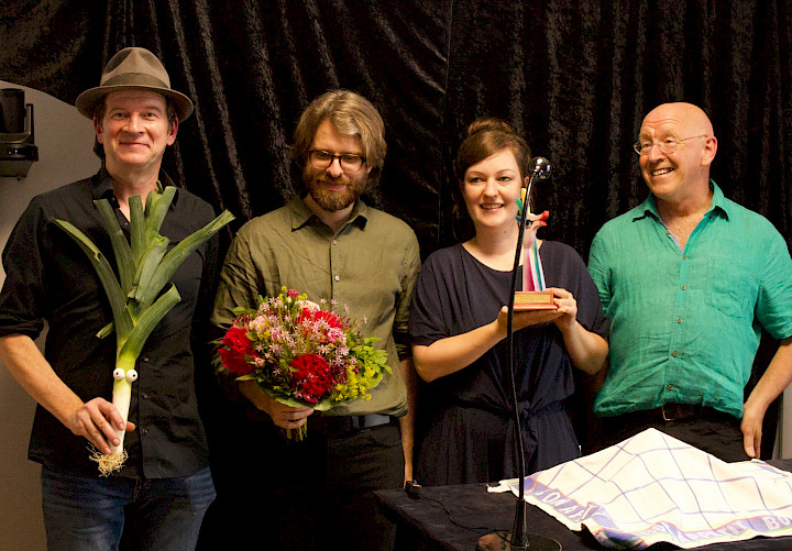 „Die Spielende Hand“ 2023 geht an das Geschäftsstellen-Team des Fonds Darstellende Künste