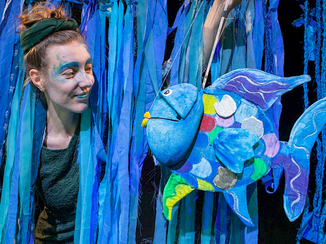 Szenenfoto: Der Regenbogenfisch