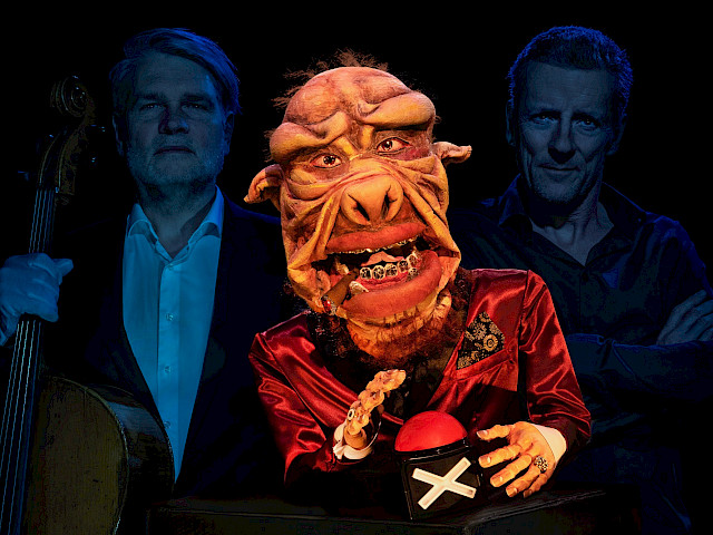 Szenenfoto: Dr. Fischer aus Genf oder Die Bomben-Party