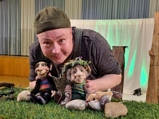 Szenenfoto: Hörbe mit dem großen Hut